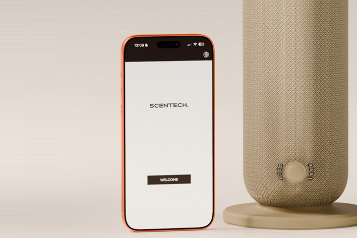 Smart Aroma Diffuser 2 neben einem Smartphone mit der Scentech-App